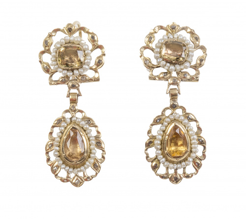 Pendientes largos S. XIX con motivo de botón y perilla colg