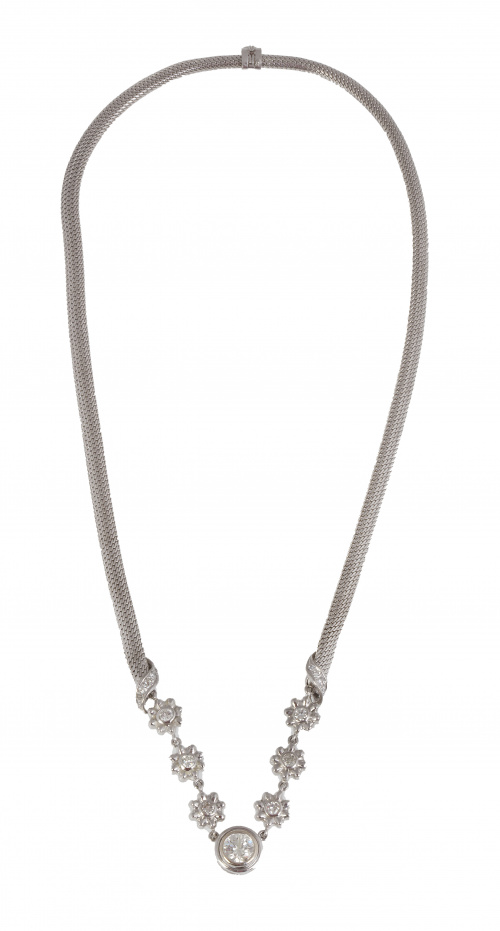 Collar con centro de brillante de 1,05 ct en chatón flanque