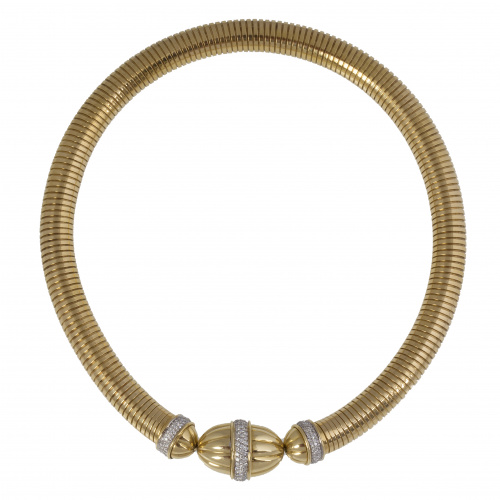 Gargantilla de tubo de gas con centro de brillantes en form