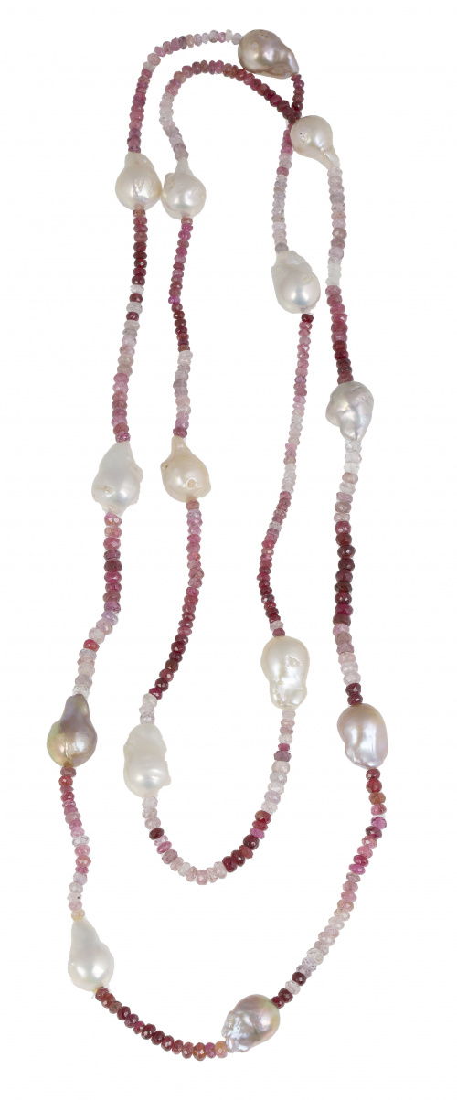 Prog: 53221. Collar largo de rubíes facetados con perlas ba