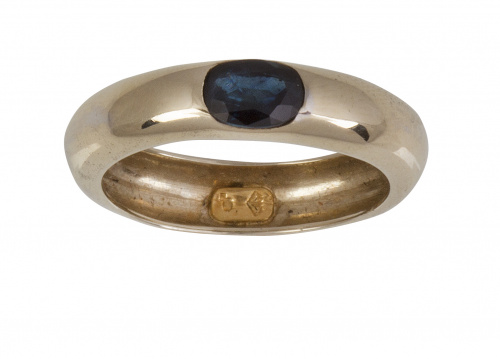 Prog: 4904. Sortija alianza con zafiro oval central de 0,30