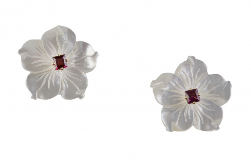 Prog: 68795. Pendientes flor con pétalos de nácar grabados 