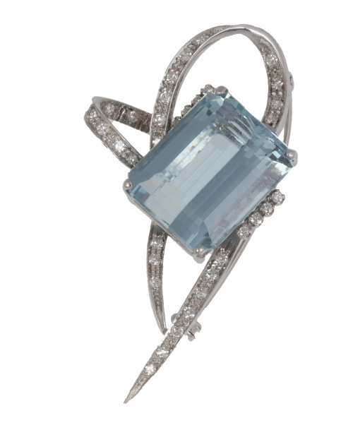 Broche con aguamarina de talla esmeralda de 24,75 ct aprox 