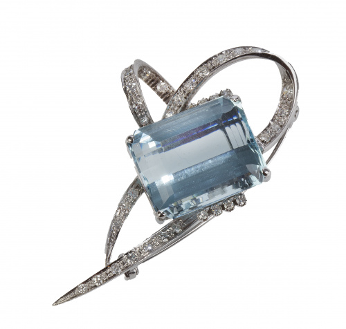 Broche con aguamarina de talla esmeralda de 24,75 ct aprox 
