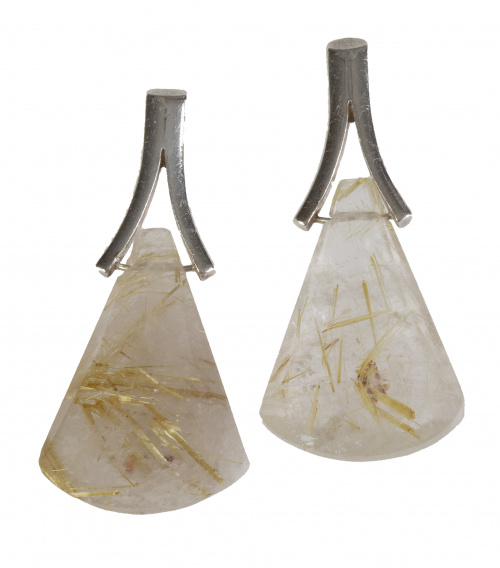 Pendientes largos con grandes cuarzos hialinos de forma aca