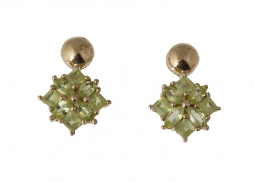 Pendientes YANES con rosetón de peridotos de talla carré y 