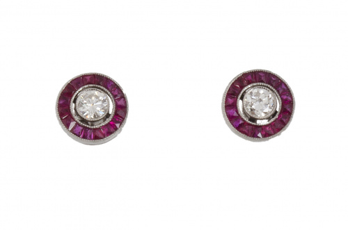 Pendientes ojo de perdiz con un brillante central de 0,50 c