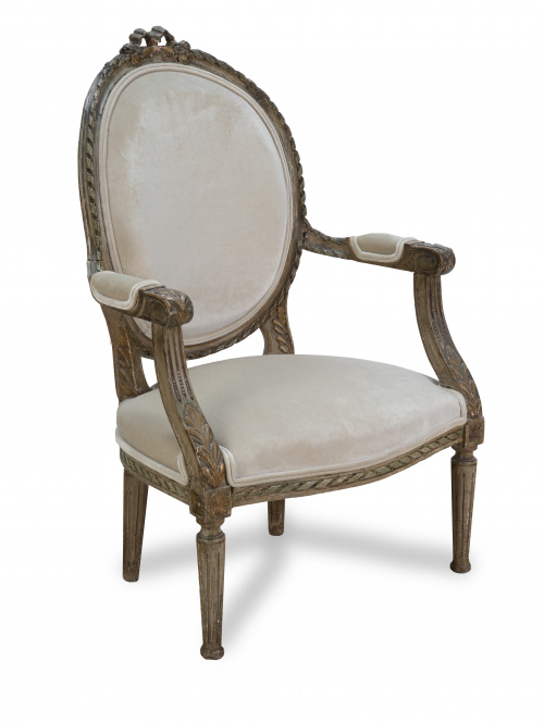 Silla baja de brazos Luis XVI de madera tallada, policromad