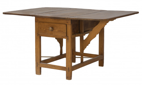 Mesa de alas de madera de pino.Trabajo español, S. XIX.