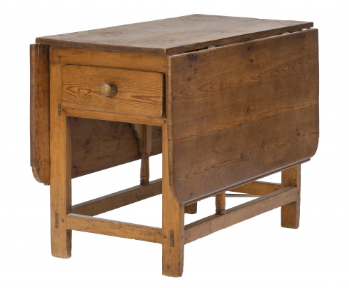Mesa de alas de madera de pino.Trabajo español, S. XIX.