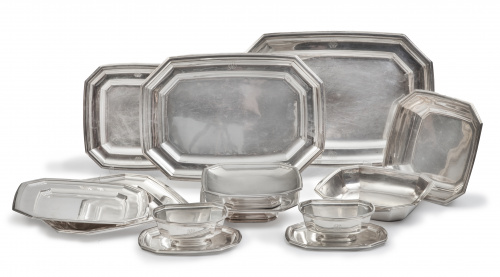 Gustave Keller*Vajilla en plata con iniciales grabadas en