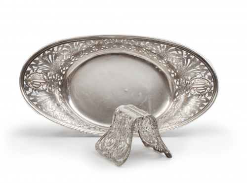 Touron.Panera con pinzas en plata con decoración calada d