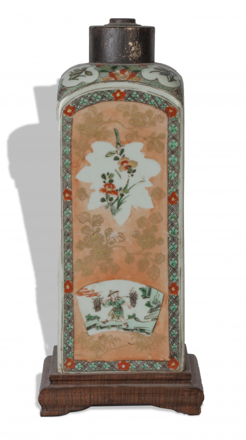 Botella en porcelana esmaltada de la familia verde. Con tra