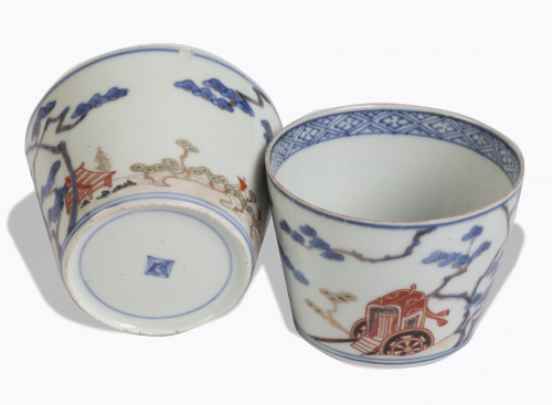 Pareja de boles en porcelana esmaltada.Japón, S. XIX.