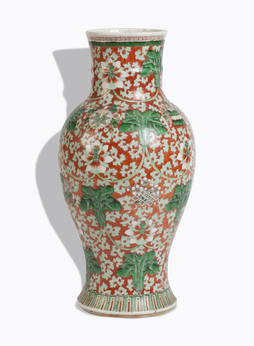 Jarrón en porcelana esmaltada.China.Con marca de doble 