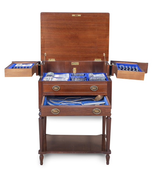 Cubertería de plata de estilo Luis XV de la cruz de Malta, 