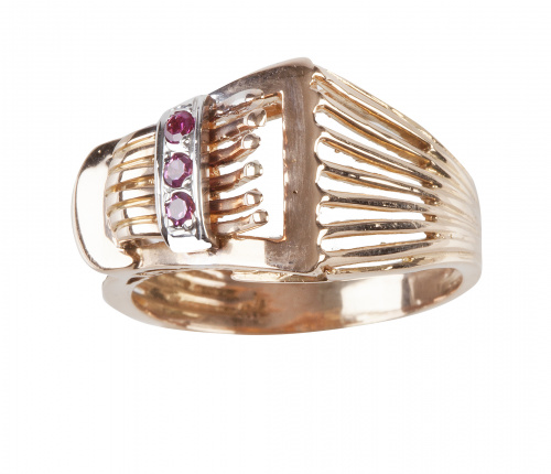 Sortija chevalière asimétrica con tres rubíes sintéticos, e