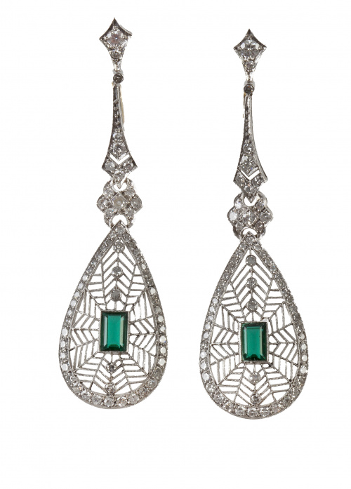 Pendientes largos estilo Art-Decó de platino con brillantes