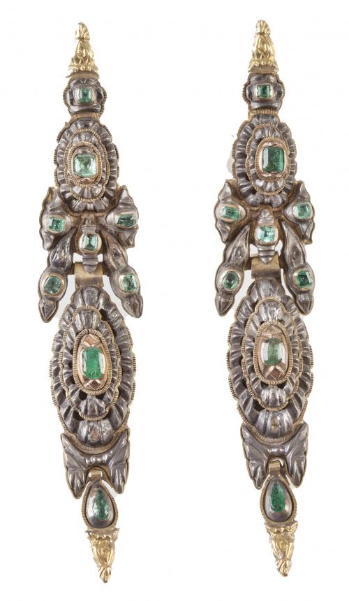 Pareja de arracadas de esmeraldas S.XVIII con tres cuerpos 