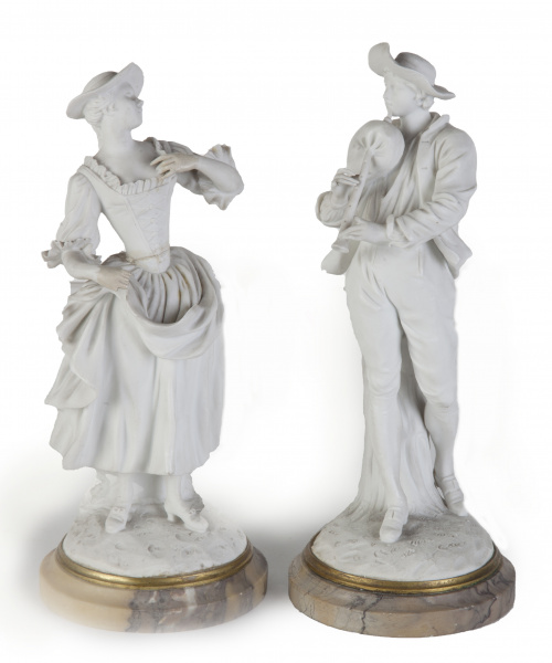 Pareja de figuras galantes en biscuit. Quizás Fundación d