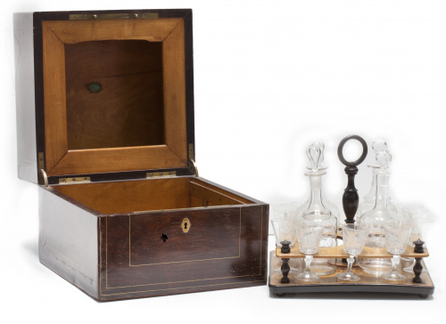 Licorera en madera de palosanto.Francia, S. XIX.