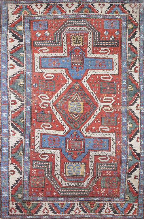 Alfombra de campo rojo y cartuchos geométricos, Caucáso.