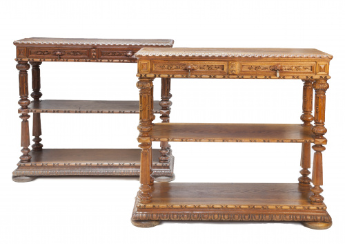 Pareja de aparadores de madera de roble tallada.Trabajo f