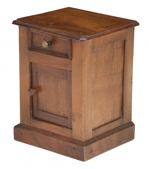 Mesilla en madera tallada.Modelo de ebanista, ff. del S. 