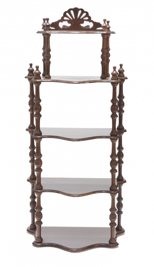 What-not de madera tallada, rematado por una palmeta y mont