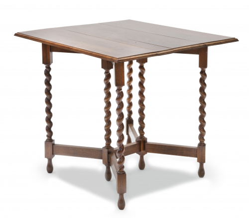 Mesa de alas con patas torneadas.Inglaterra, h. 1900.