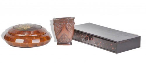 Lote formado por: caja china lacada en negro, caja birmana,