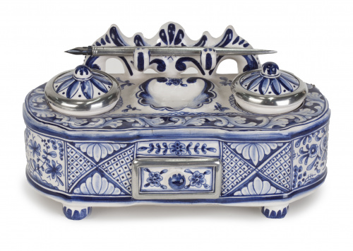 Tintero de cerámica esmaltada en azul y blanco.Coimbra, P