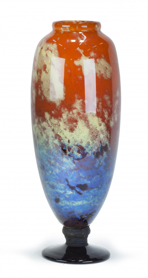 SchneiderJarrón en cristal doblado. Firmado "Schneider".