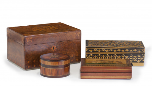 Lote de cuatro cajas con decoración de marquetería, una de 