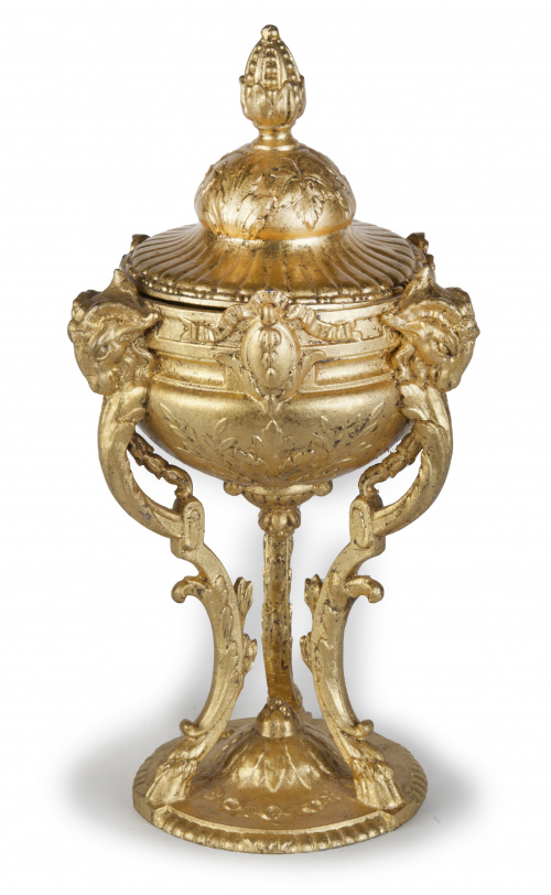 Copa con tapa de metal dorado, Trabajo francés, ff. del S