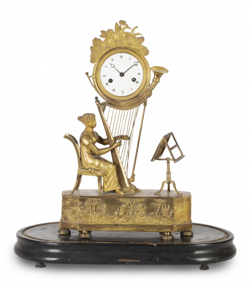 Dama tocando el arpa.Reloj imperio en bronce dorado.Fra
