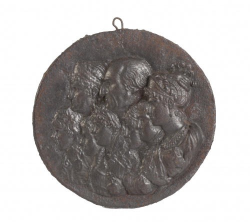 Medallón de hierro con la Familia Real de Carlos IV de perf