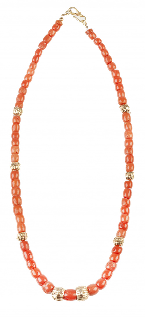 Collar S. XIX de cuentas de tonel de coral mediterráneo de 