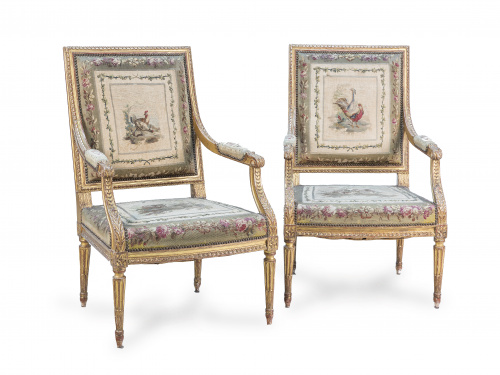 Pareja de sillas de brazos de estilo Luis XVI de madera tal