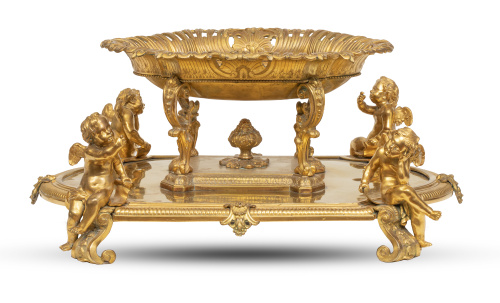 Centro de mesa Napoleón III de bronce dorado, con "putti" a