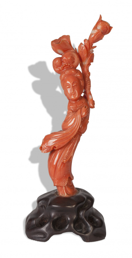 Figura en coral tallado