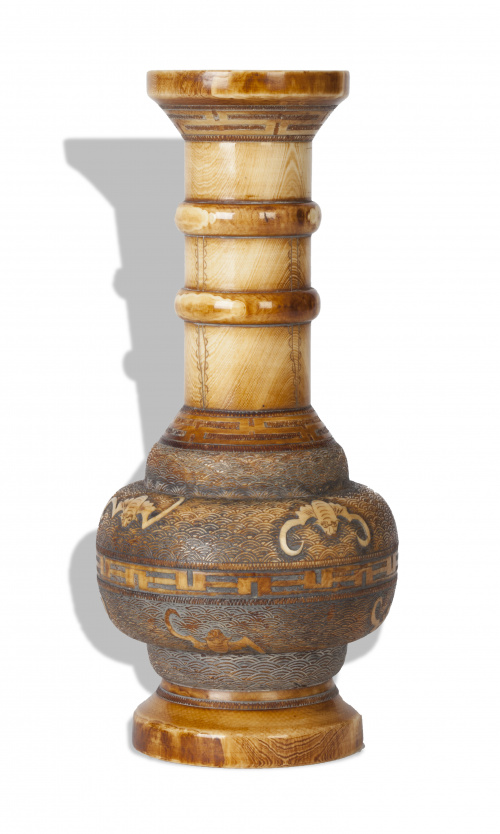 Jarron en marfil tallado, China S. XIX.