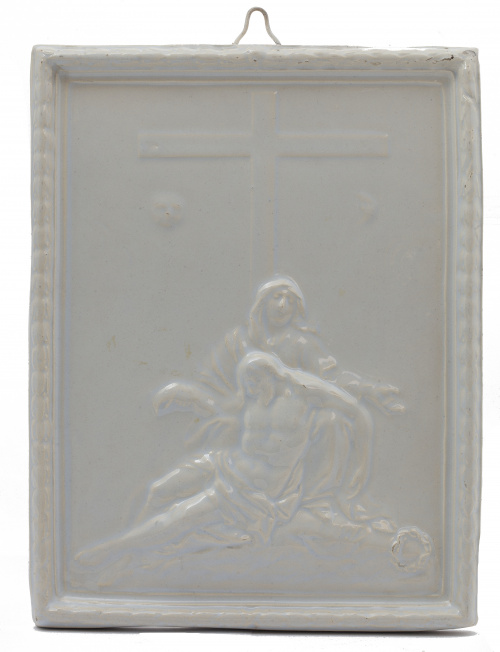 Placa de devoción de cerámica esmaltada representando un Ca