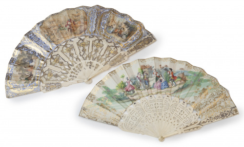 Lote de dos abanicos con varillaje en hueso y oro con escen
