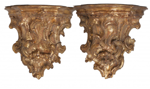 Pareja de ménsulas Felipe V en madera tallada y dorada.Tr
