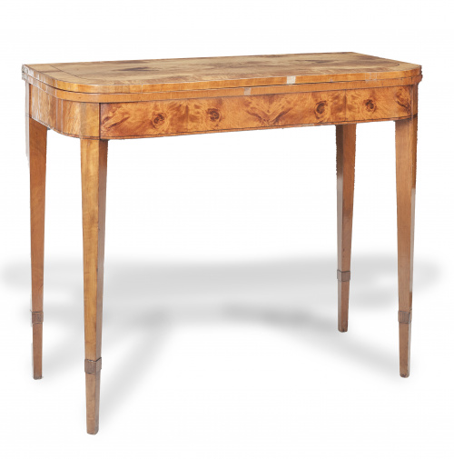 Mesa de juego Jorge III  de "gate leg" de madera de satín.