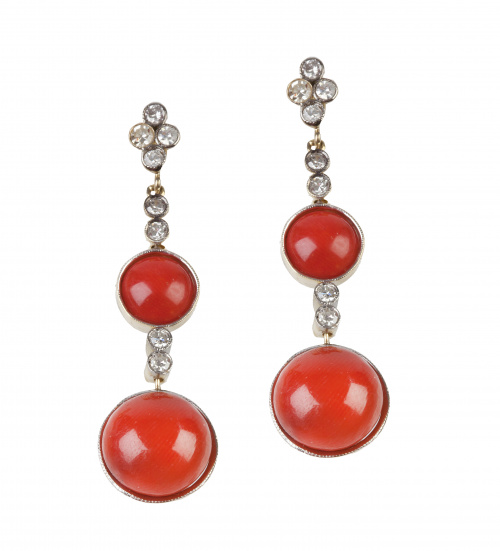 Pendientes largos de dos botones de corales de diferentes t