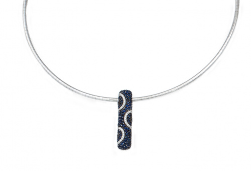 Collar con centro de barra de pavé de zafiros y brillantes 