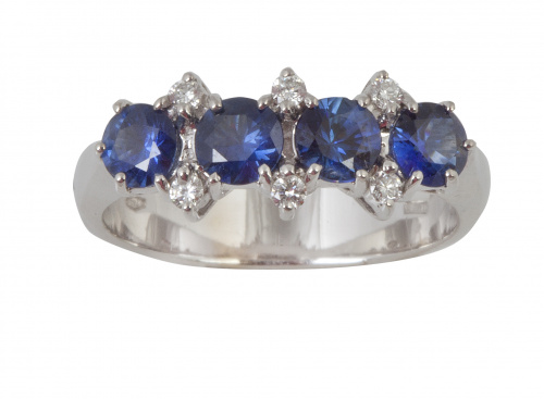 Sortija con cuatro zafiros entre parejas de brillantes 