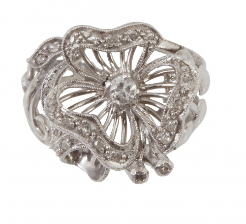 Sortija flor años 50 con pétalos de brillantes y montura an